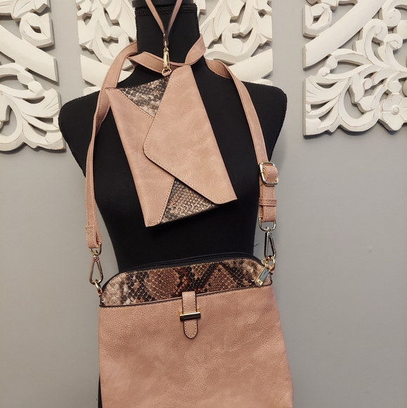 Handbags - 2 pc Cross Body Purse and Wristlet. In new condition